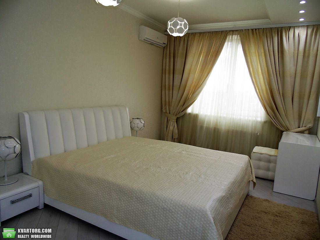 Rent out 2-room apartment. Киев,  Садовая — photo 4