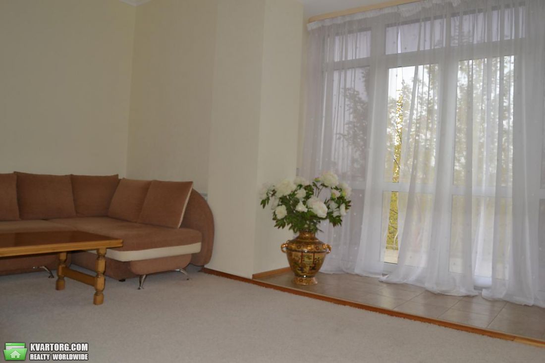 Rent out 2-room apartment. Киев,  Мазепы — photo 1