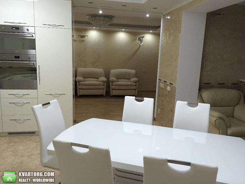 Rent out 3-room apartment. Киев,  Салютная — photo 3