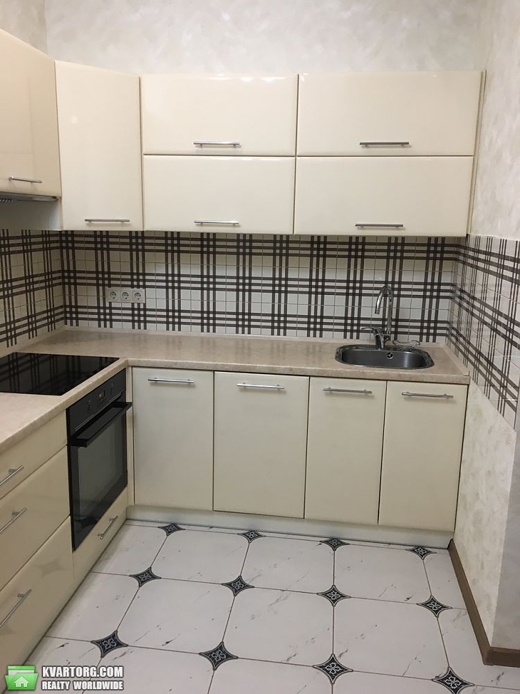 Rent out 2-room apartment. Киев, жилянская — photo 3