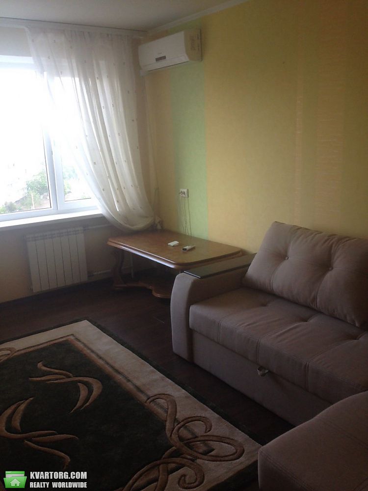 Rent out 3-room apartment. Киев, Приречная — photo 6