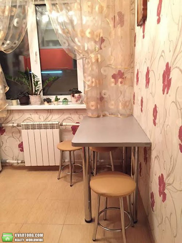 Rent out 2-room apartment. Киев,  Донца — photo 2