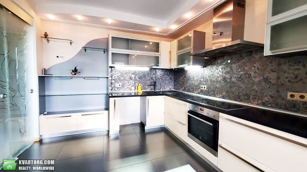 Sell 3-room apartment. Киев,  Машиностроительная — photo 1