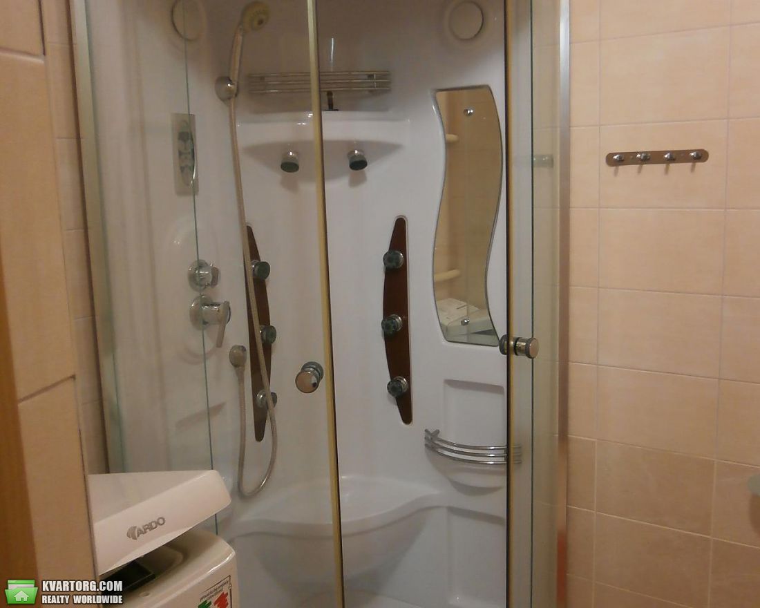 Rent out 2-room apartment. Киев,  Юрковская — photo 9