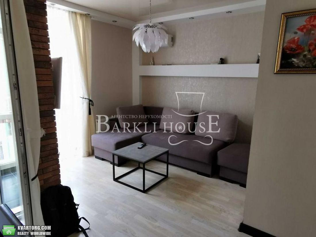 Rent out 4-room apartment. Киев, Регенераторная — photo 1