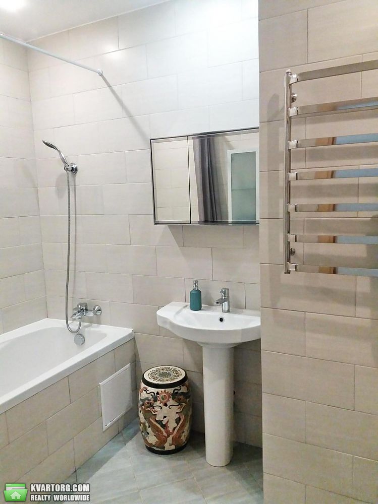 Rent out 3-room apartment. Киев,  Щекавицкая — photo 6