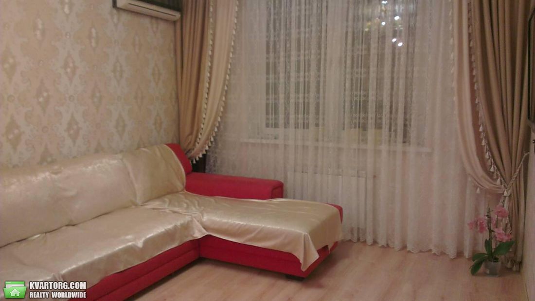 Rent out 2-room apartment. Киев,  Чавдар — photo 4