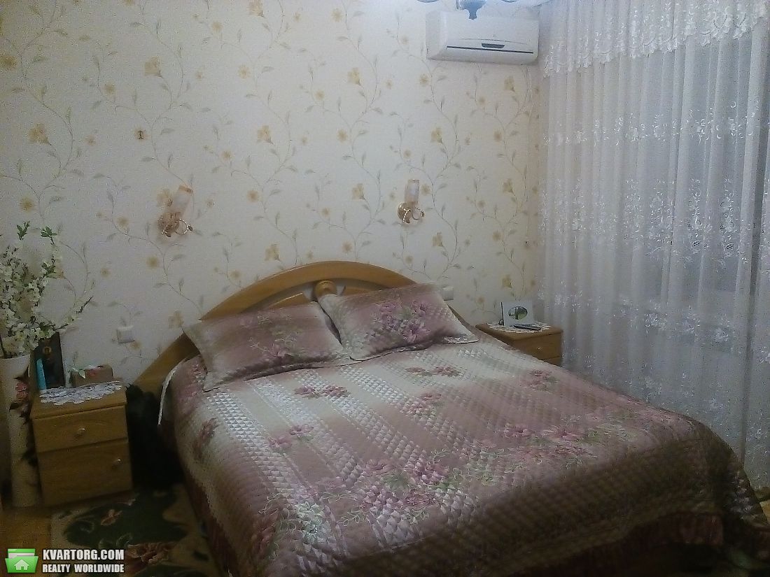 Rent out 2-room apartment. Киев, проспект Маяковского — photo 1