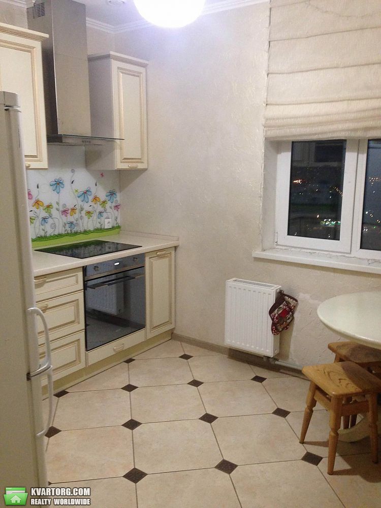 Rent out 2-room apartment. Киев,  Урловская — photo 2