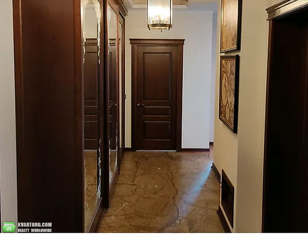 Rent out 3-room apartment. Киев,  Соломенская — photo 8
