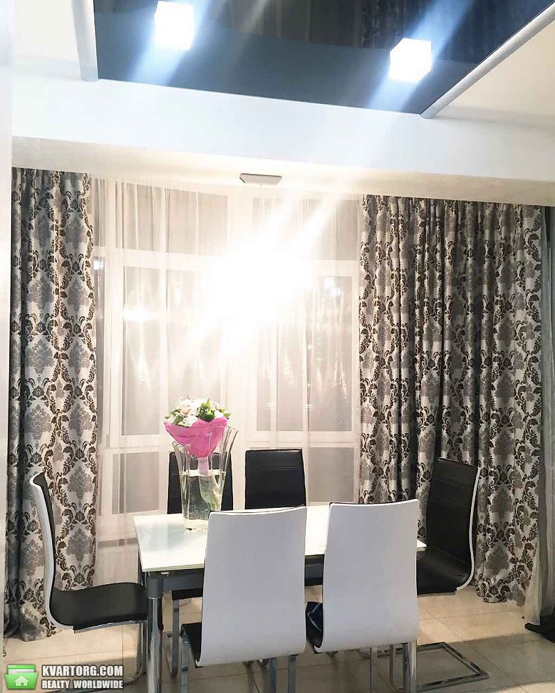 Rent out 3-room apartment. Киев,  Артема — photo 1