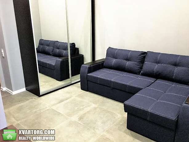 Rent out 2-room apartment. Киев,  Жилянская — photo 2