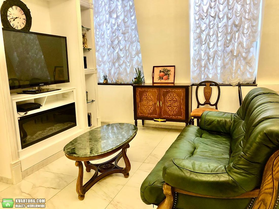 Rent out 3-room apartment. Днепропетровск, Соборная площадь — photo 1