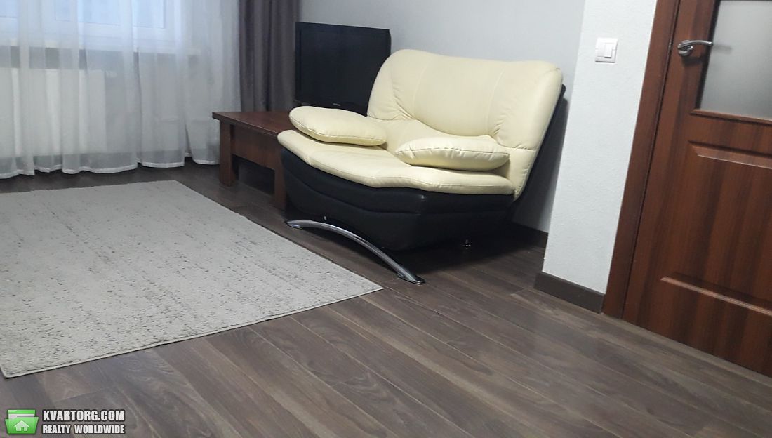 Rent out 1-room apartment. Киев, Русовой — photo 1