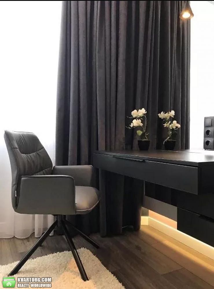 Rent out 3-room apartment. Киев, Соборности — photo 8