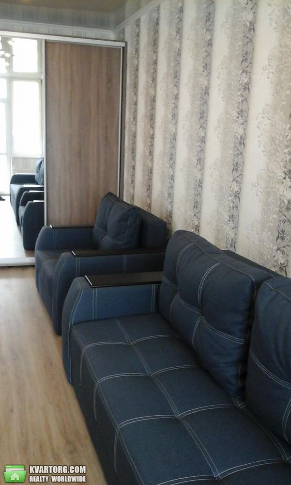 Rent out 1-room apartment. Киев,  Соборности — photo 6