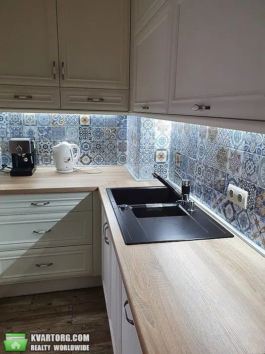 Rent out 2-room apartment. Львов, Скорини — photo 1