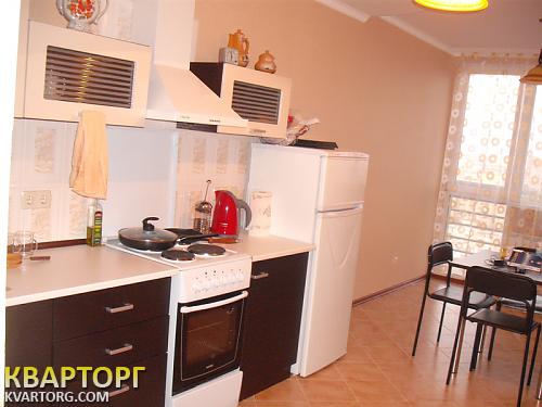 Rent out 2-room apartment. Киев, Индустриальная — photo 4