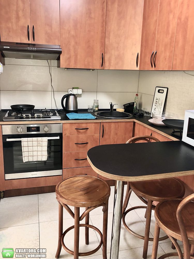Rent out 3-room apartment. Киев,  Гоголевская — photo 1