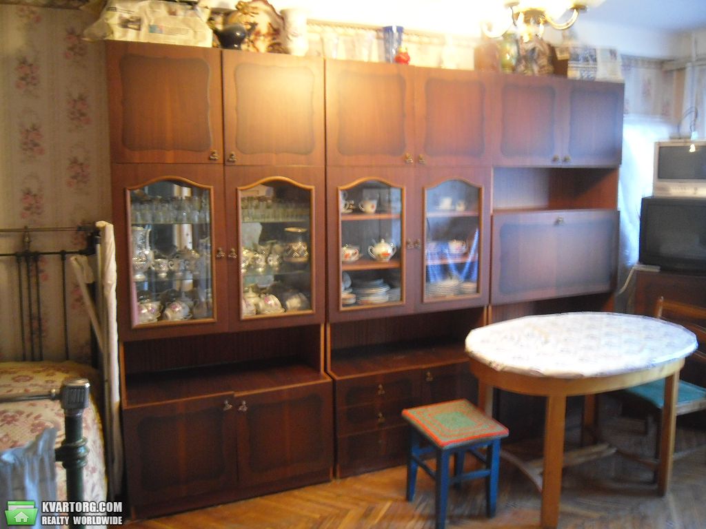 Rent out 1-room apartment. Киев,  Курнатовского — photo 1