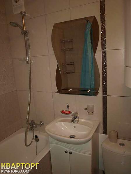 Rent out 2-room apartment. Киев,  Воссоединения пр — photo 7