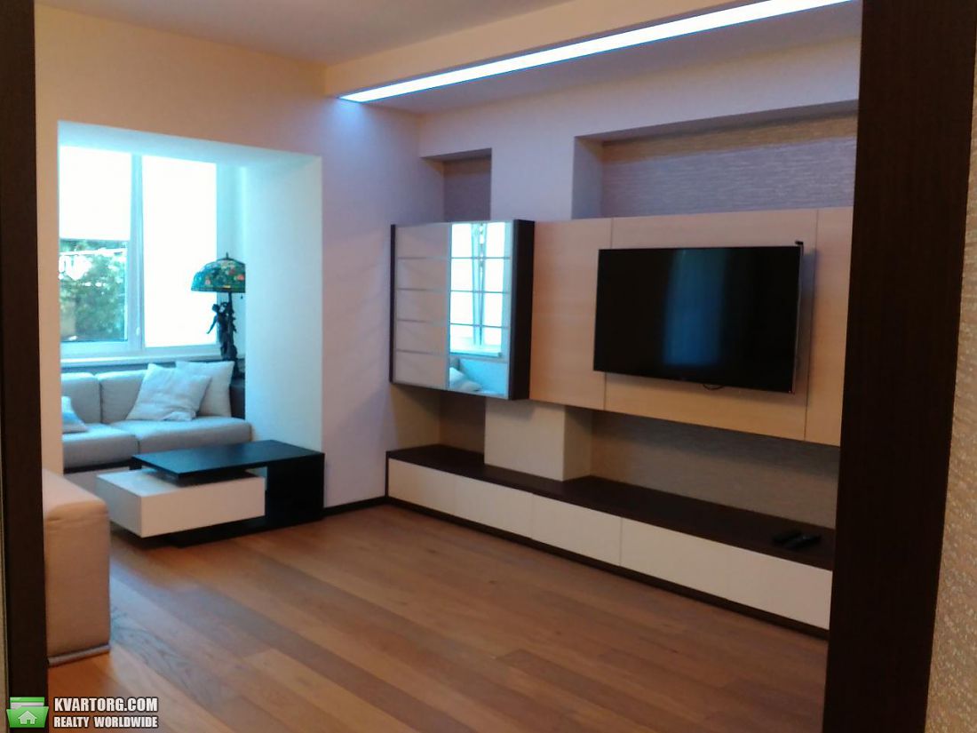 Rent out 2-room apartment. Киев,  Лысенко — photo 2