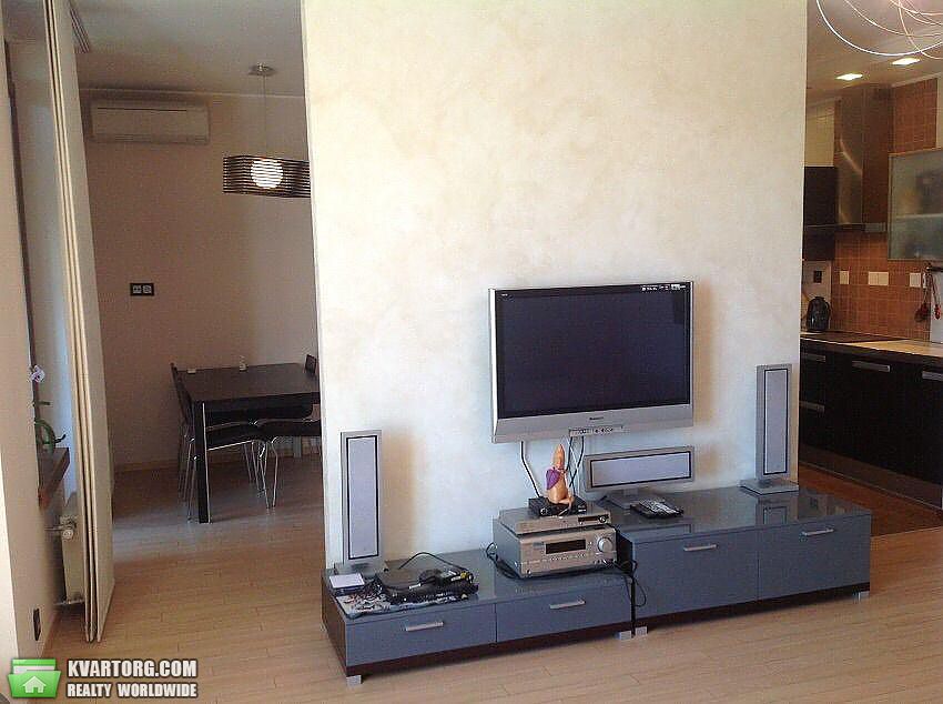 Rent out 2-room apartment. Киев,  Жилянская — photo 3