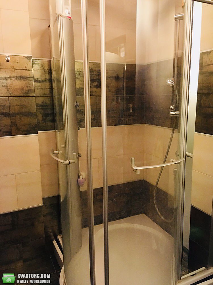 Rent out 2-room apartment. Киев,  Жилянская — photo 6