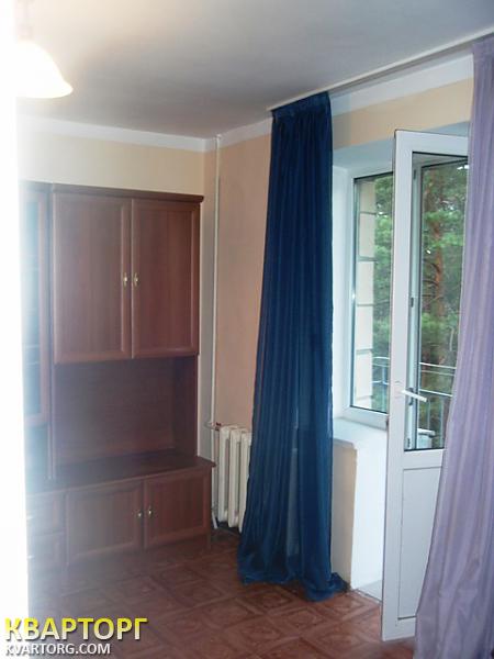 Rent out 1-room apartment. Киев,  Коллекторная — photo 2