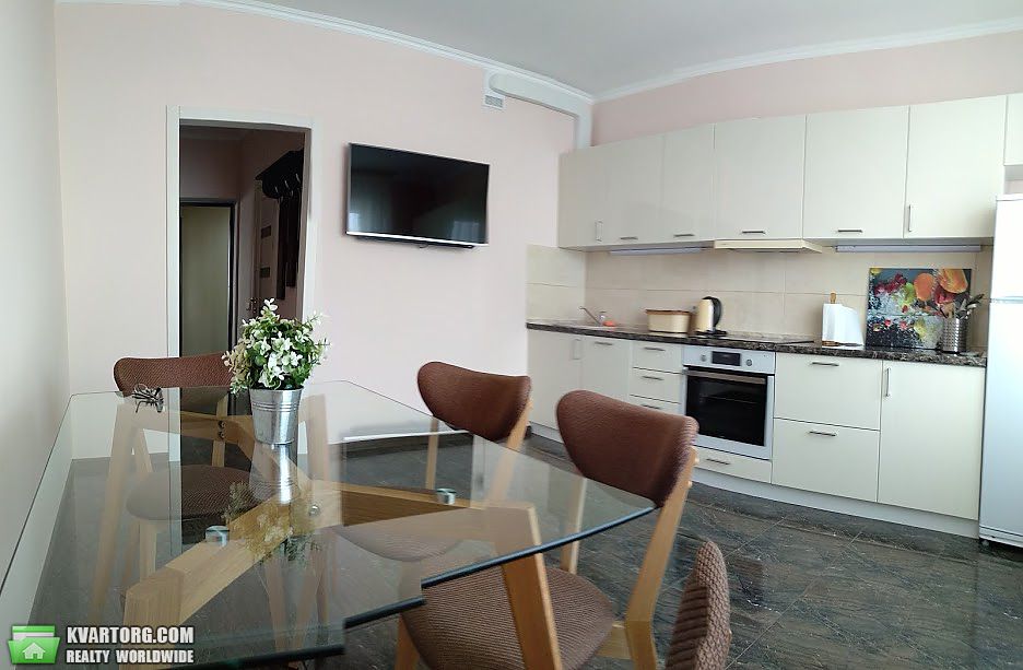Rent out 1-room apartment. Киев,  Львовская — photo 1
