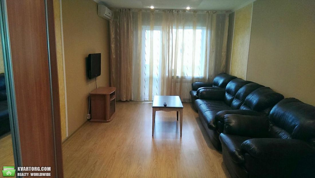 Rent out 3-room apartment. Киев, Иорданская — photo 1