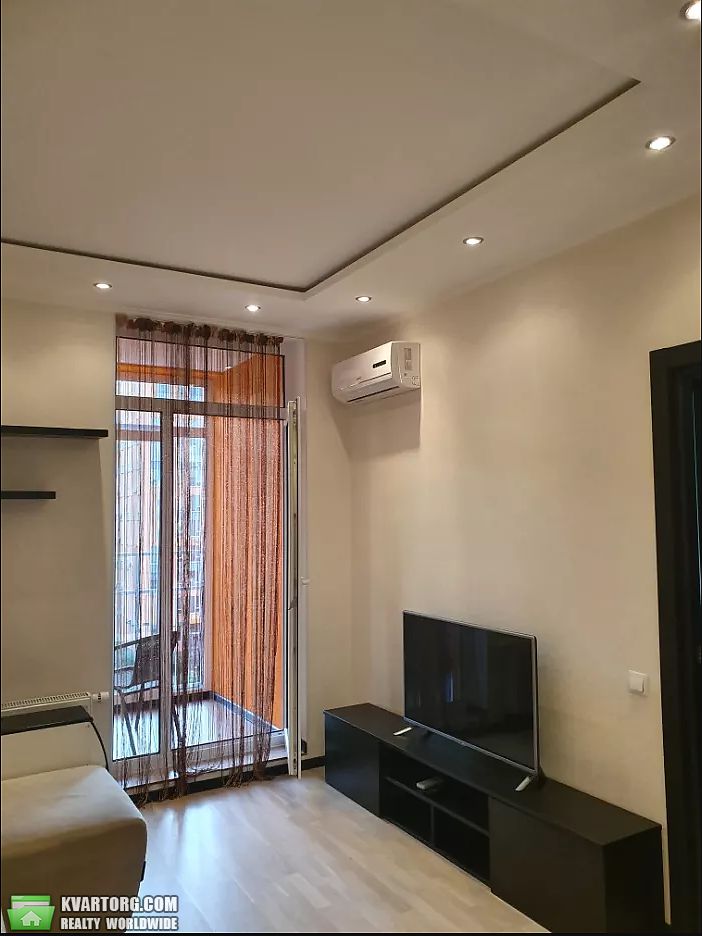 Rent out 2-room apartment. Киев, Регенераторная — photo 1