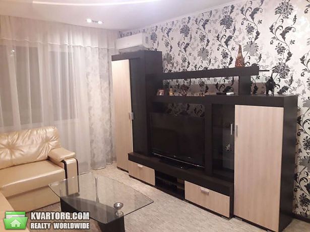 Rent out 2-room apartment. Киев,  Бажана — photo 1