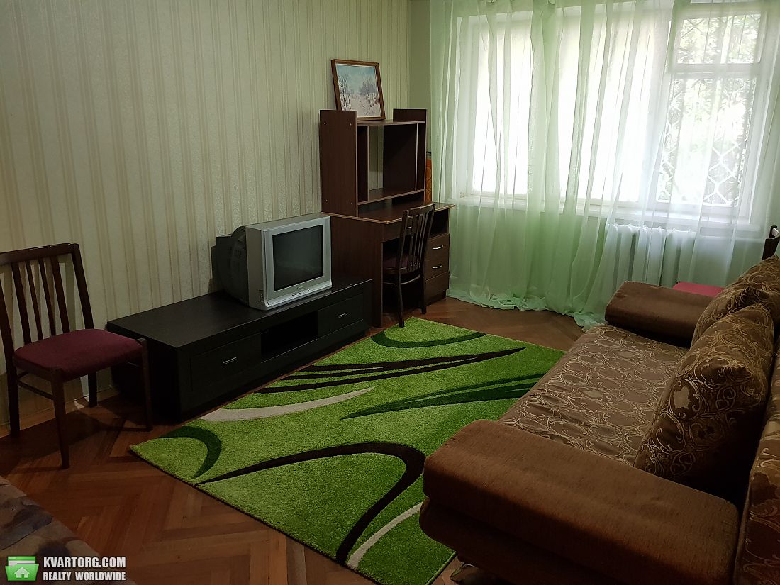 Rent out 1-room apartment. Киев,  Салютная — photo 1