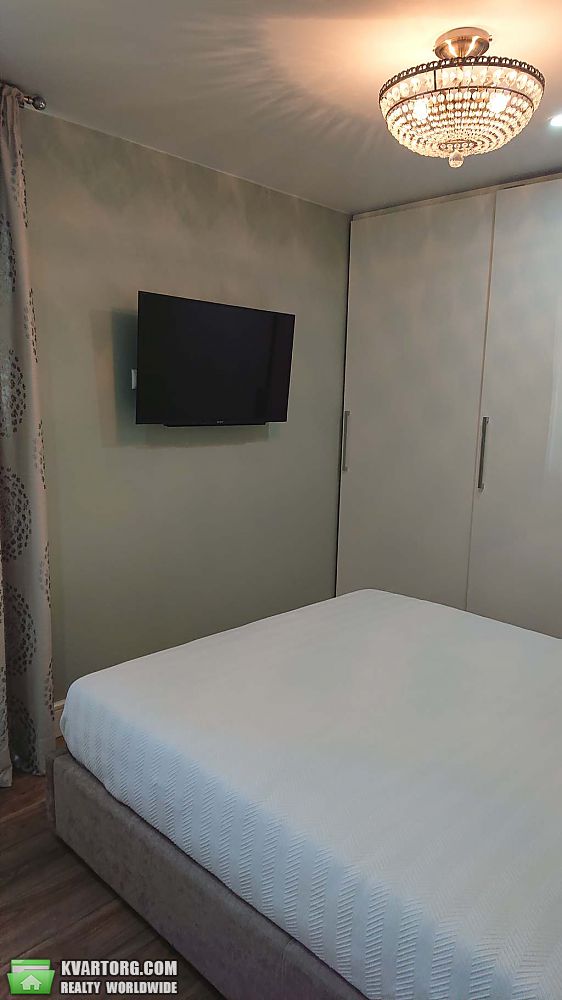 Rent out 2-room apartment. Киев,  Франко — photo 3