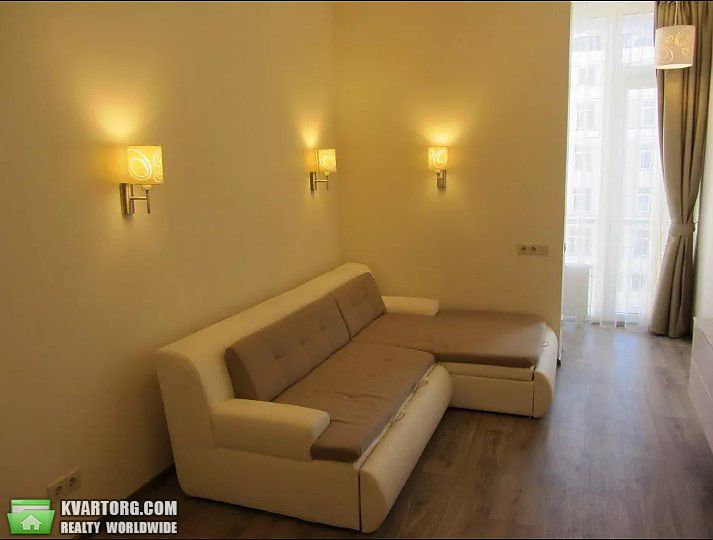 Rent out 1-room apartment. Киев,  Жилянская — photo 3
