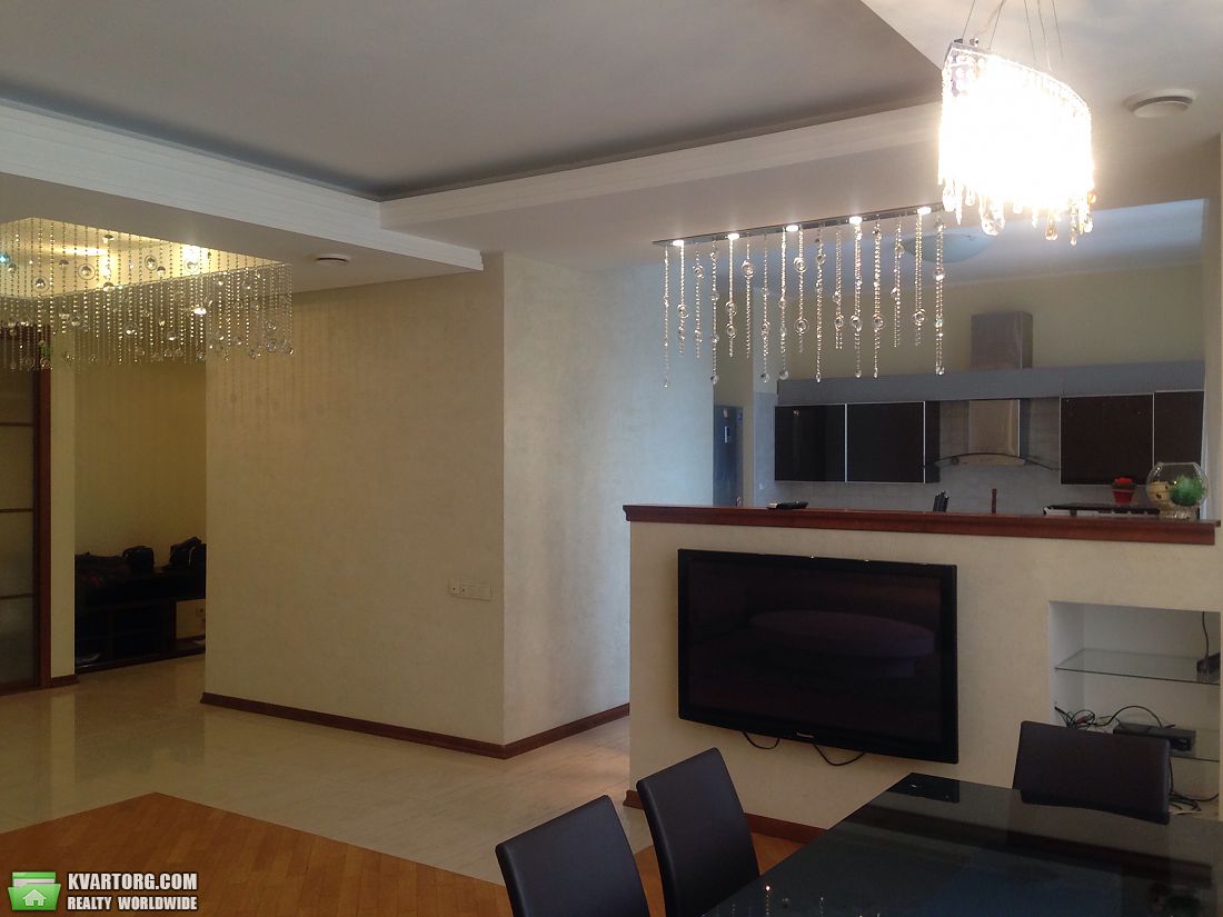 Rent out 3-room apartment. Киев,  Щорса — photo 3