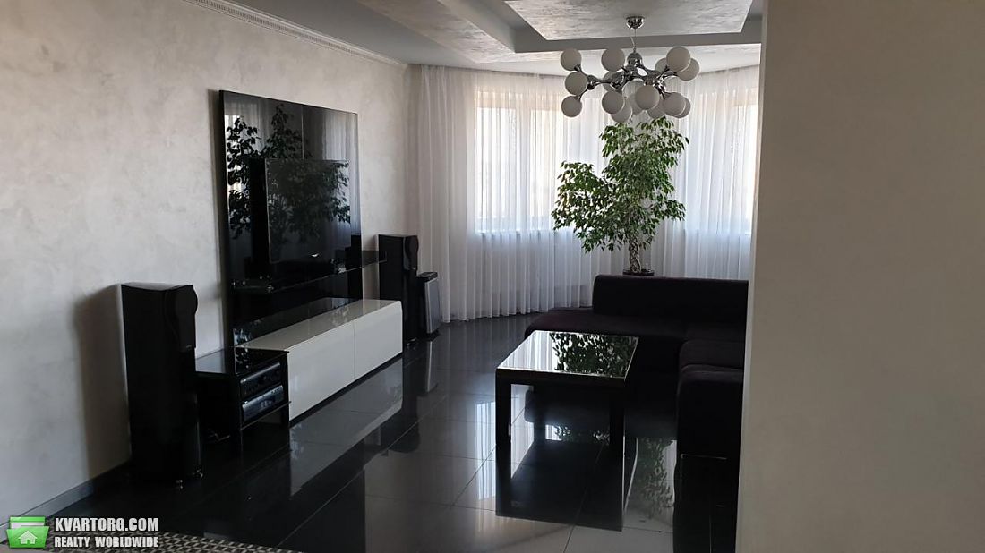 Rent out 3-room apartment. Киев,  Голосеевская — photo 1