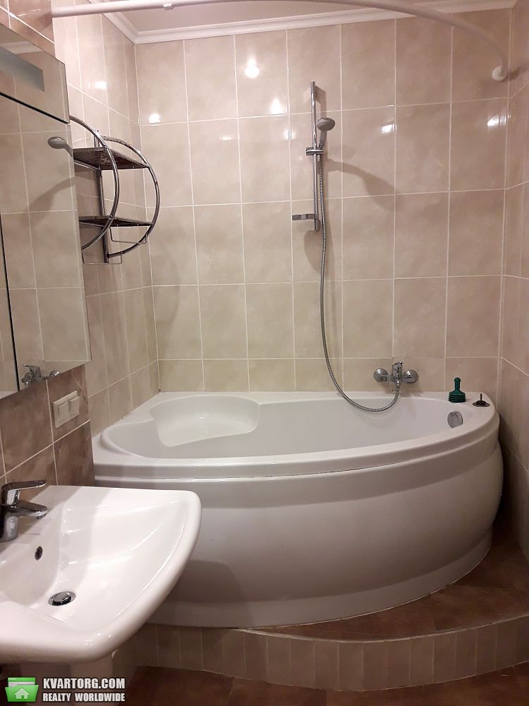Rent out 3-room apartment. Киев,  Эрнста — photo 3