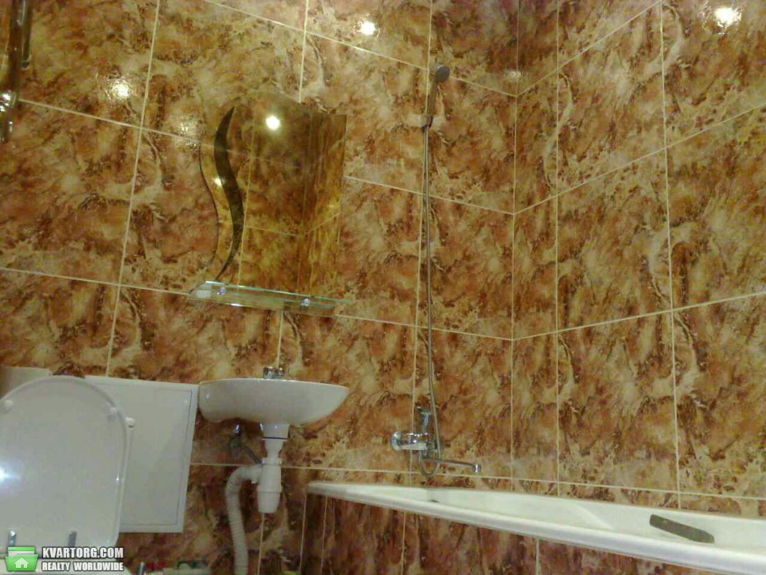 Rent out 2-room apartment. Киев,  Воссоединения пр — photo 5