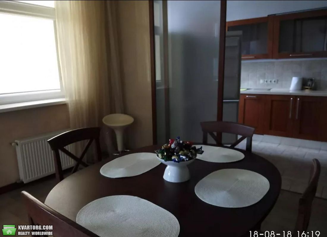 Rent out 4-room apartment. Киев,  Антоновича — photo 4
