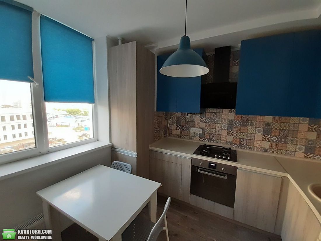 Rent out 1-room apartment. Киев,  Мира — photo 1