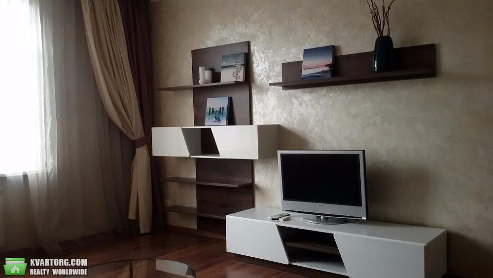 Rent out 3-room apartment. Киев,  Лютеранская — photo 1