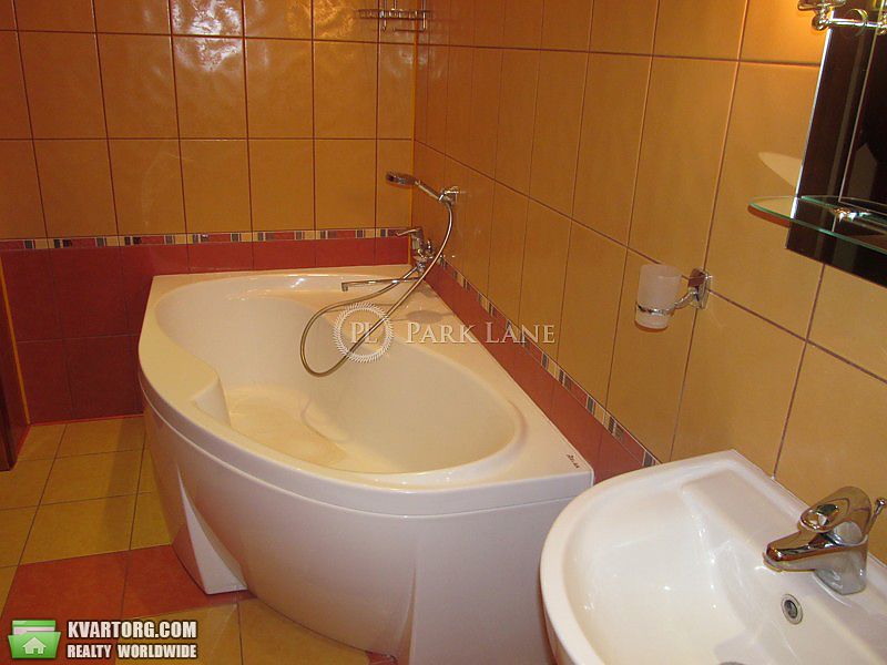 Rent out 2-room apartment. Киев,  Жилянская — photo 9