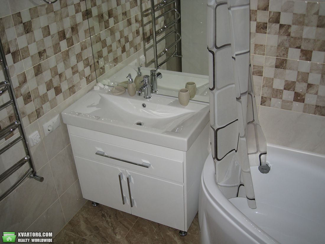 Rent out 3-room apartment. Киев, Почайнинская — photo 6