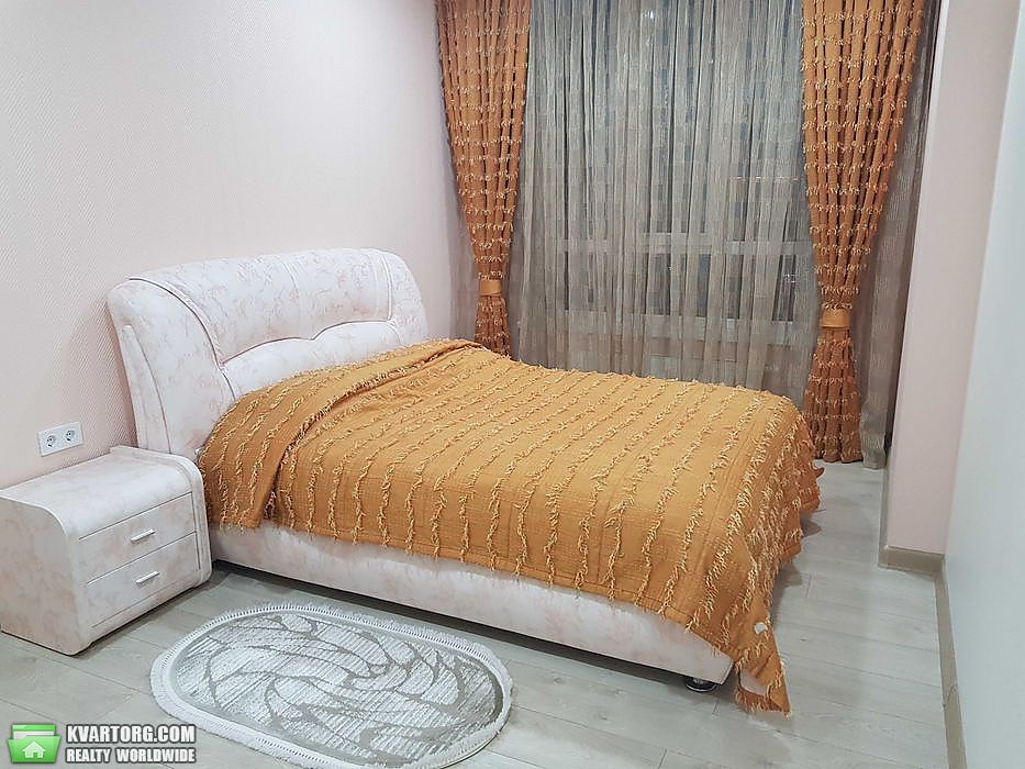 Rent out 2-room apartment. Киев, кховская — photo 1