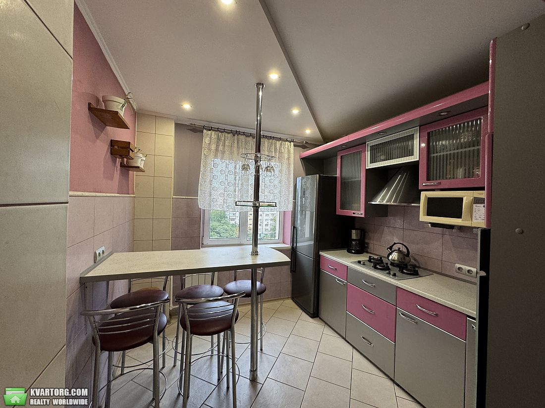 Rent out 3-room apartment. Киев,  Никольско-Слободская — photo 1