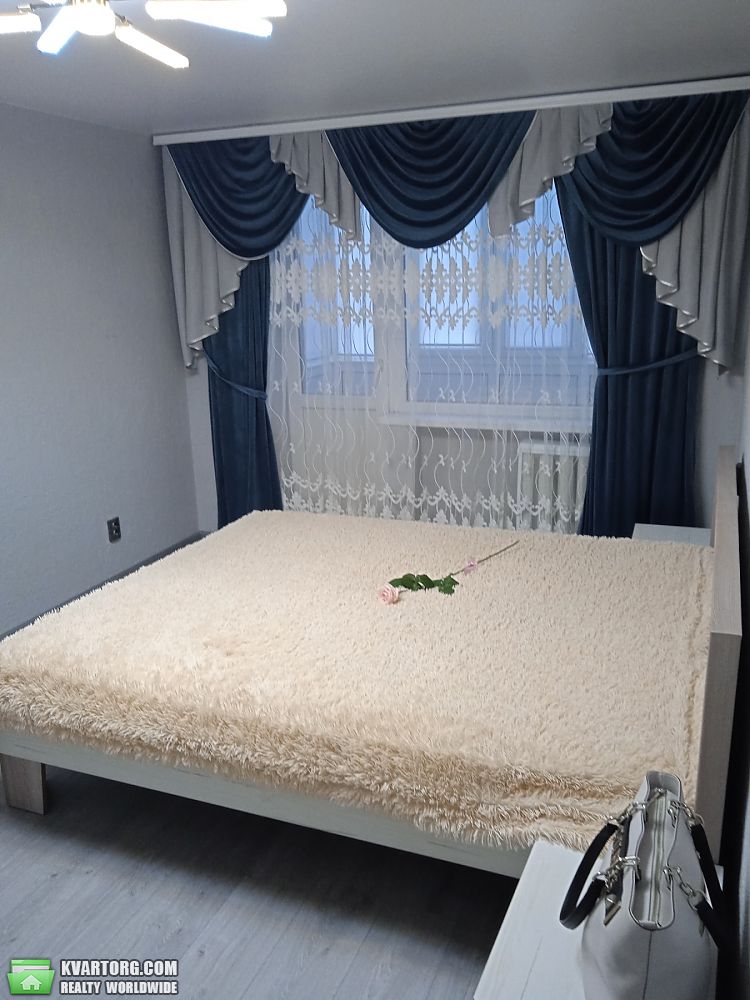 Rent out 2-room apartment. Киев,  Каунасская — photo 1