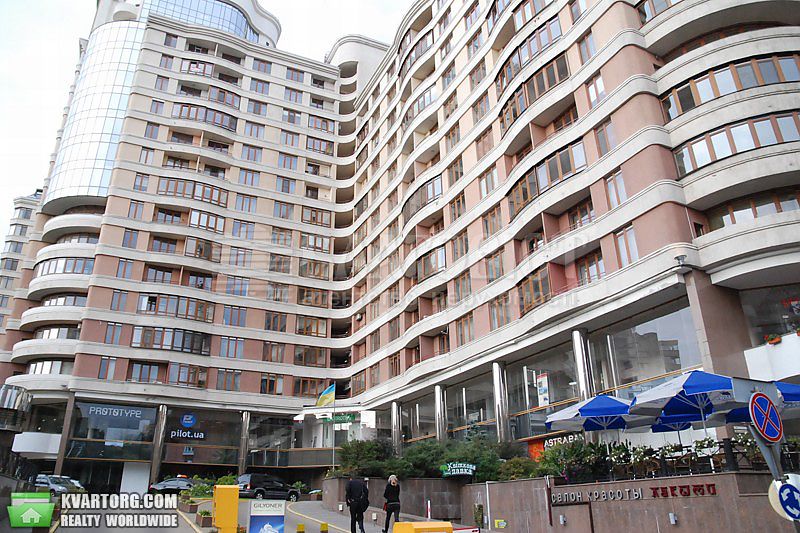 Sell 4-room apartment. Киев,  Жилянская — photo 1