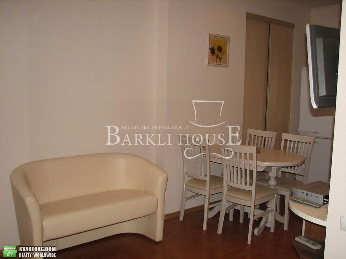 Rent out 3-room apartment. Киев,  Ярославский пер — photo 4